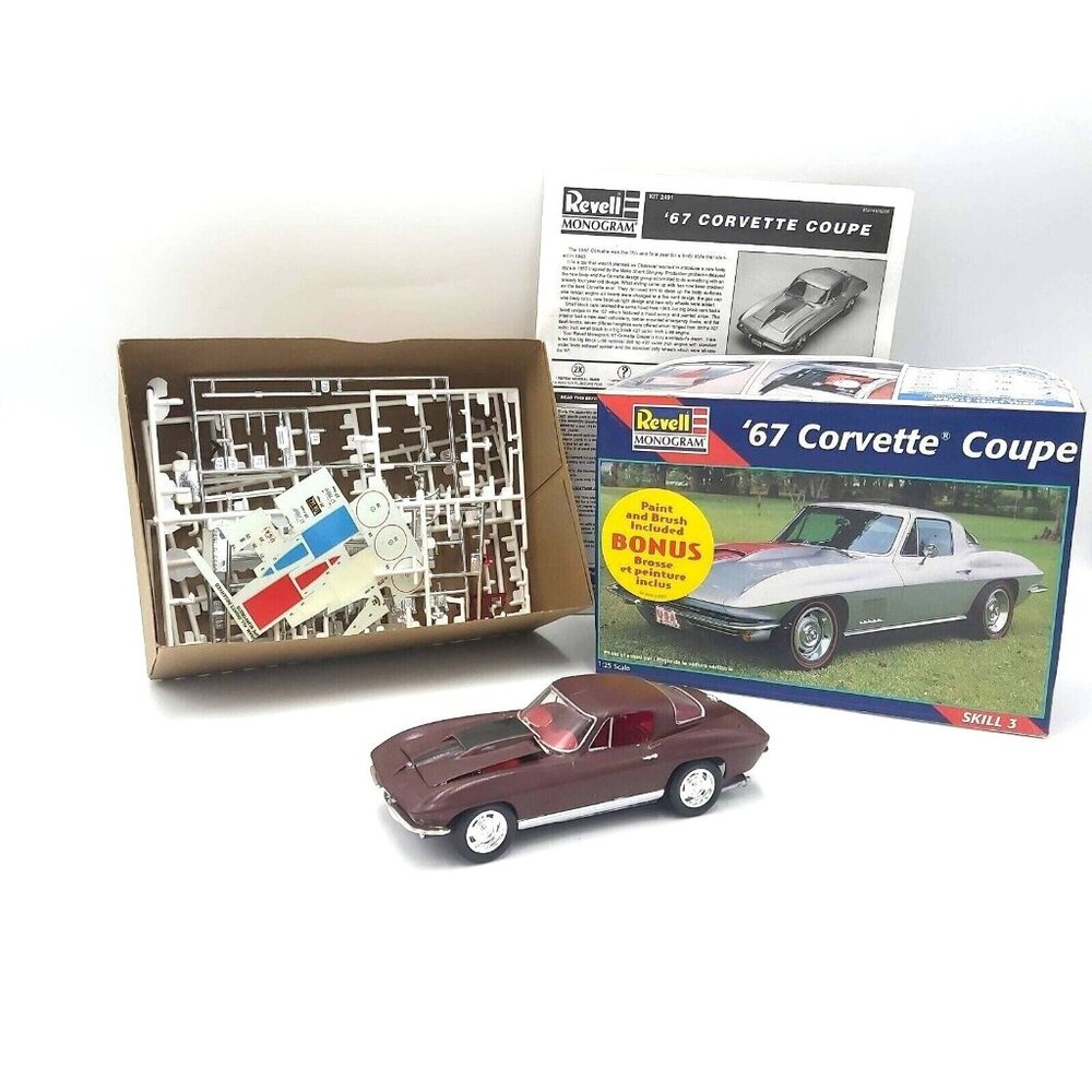 Revell Monogram 1967 Corvette Coupe 1:25 Skill 3 Part Assembled in Box  85-2491